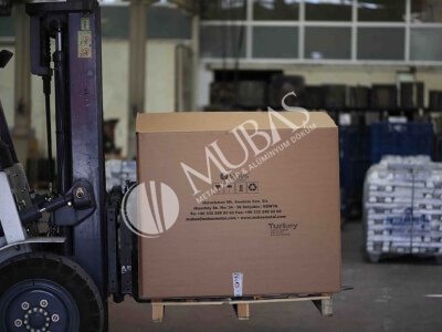 Mubaş Metal Kalıp Enjeksiyon; üretilen alüminyum enjeksiyon kalıp, metal enjeksiyon kalıp, alüminyum metal enjeksiyon kalıpların yolluk girişleri, gaz cepleri ve diğer kalıntılar manuel veya temizleme robotları yardımıyla temizliğini yapmaktadır.